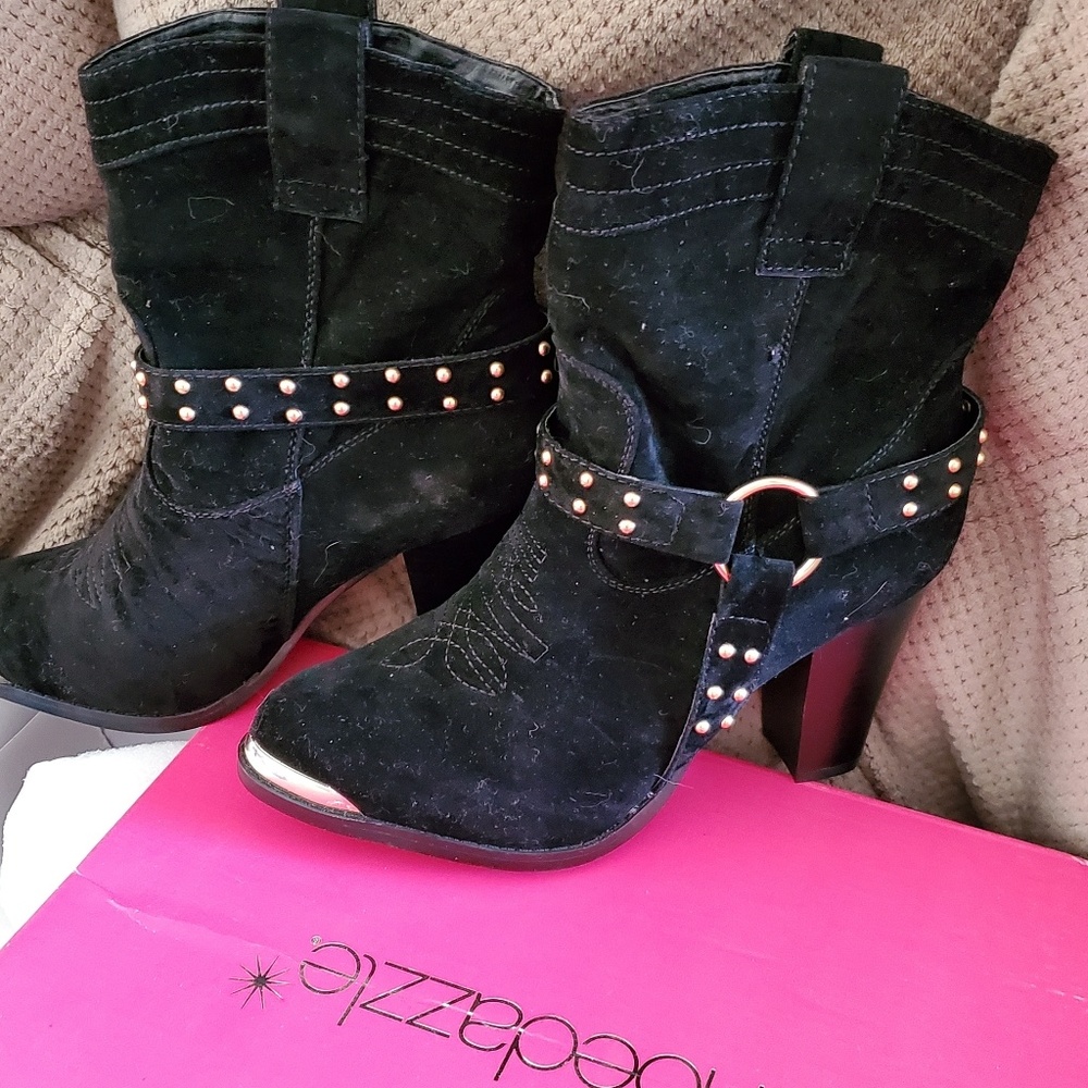 Shoedazzle boots-black